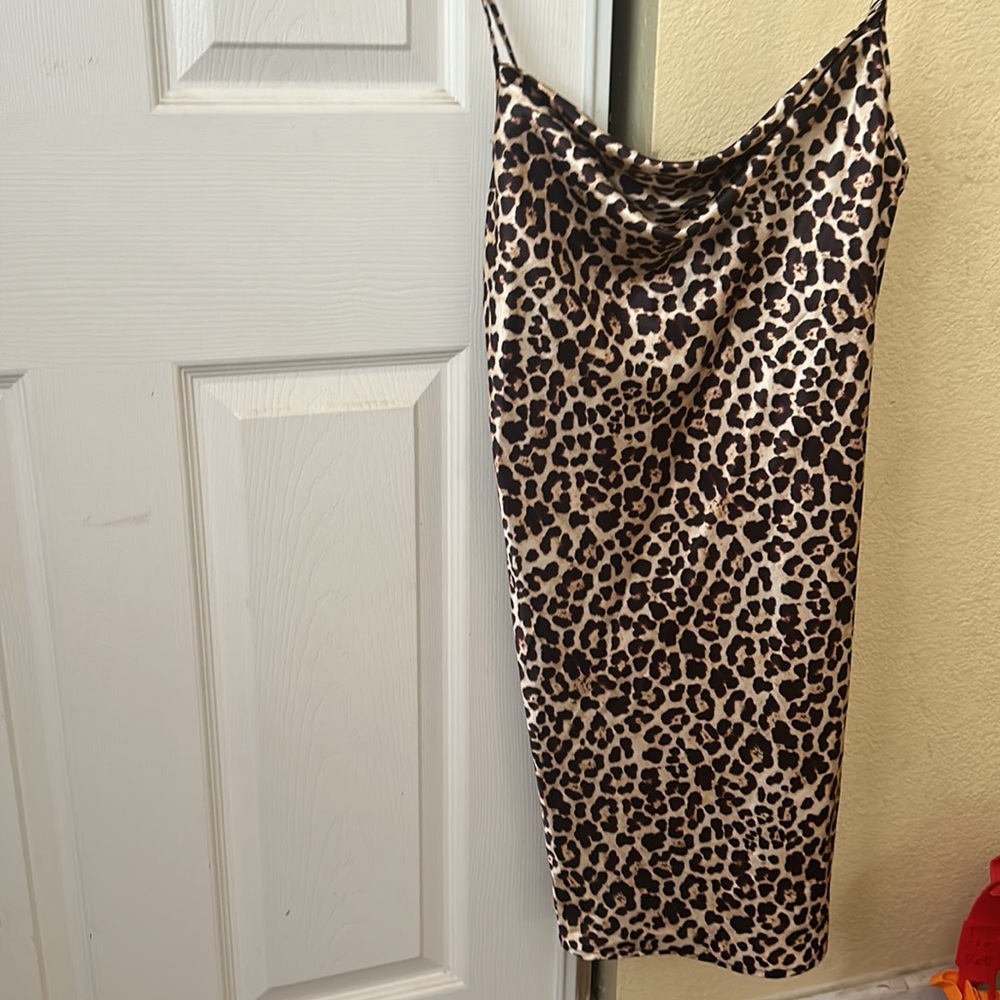 bebe Leopard Print Dress in Black and Cream removed tags and didn’t use .
